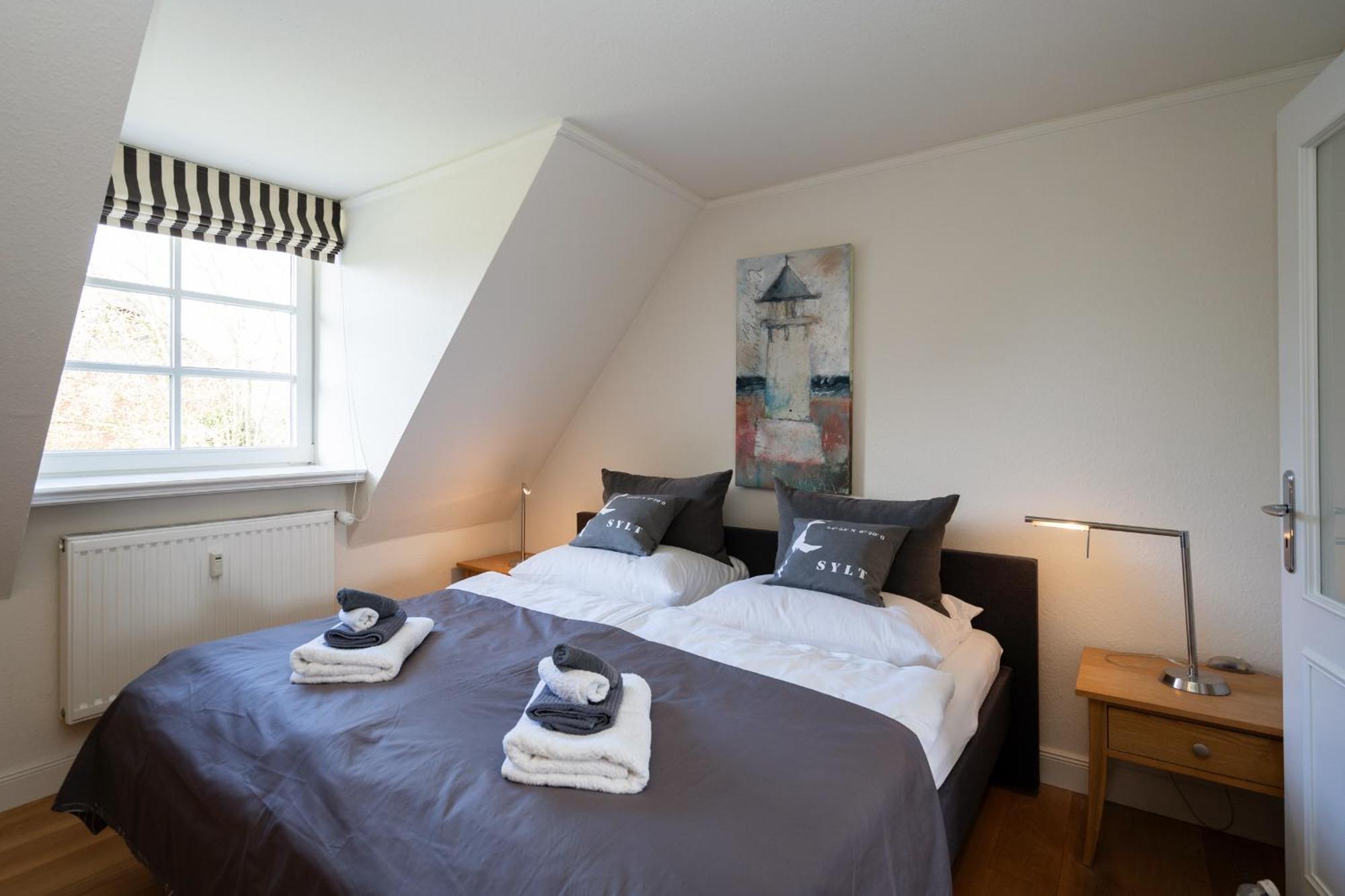 Hues Frieda Apartment