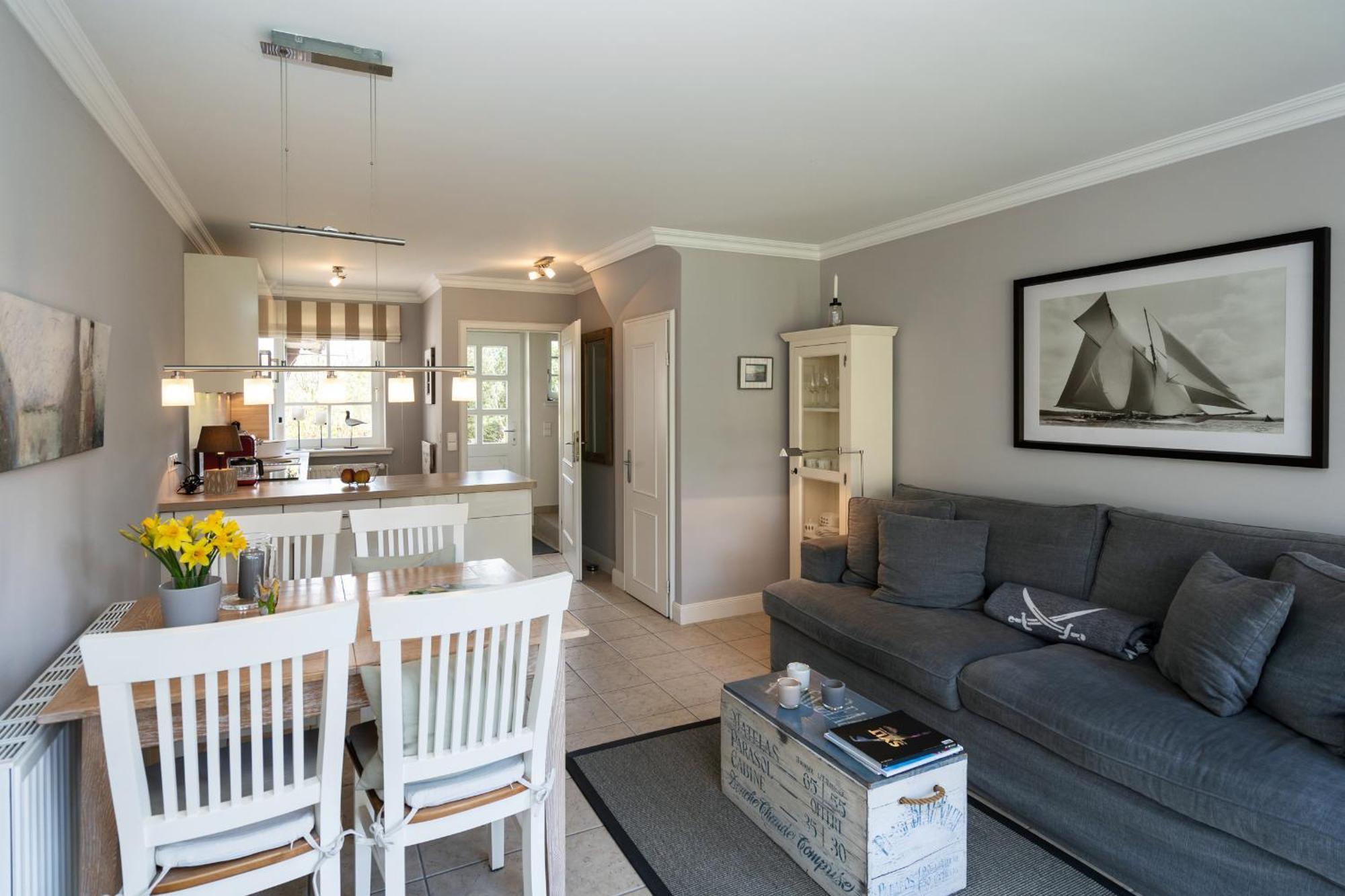 Hues Frieda Apartment